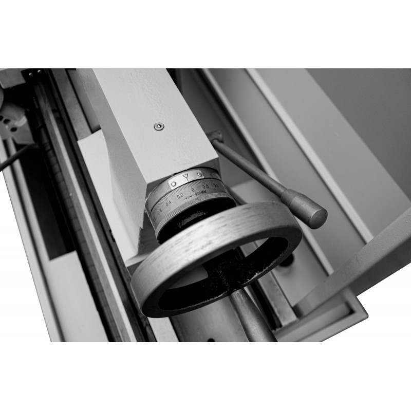 Универсален конвенционален струг CORMAK GRAND 420x1500 + ножове + въртящ се шип