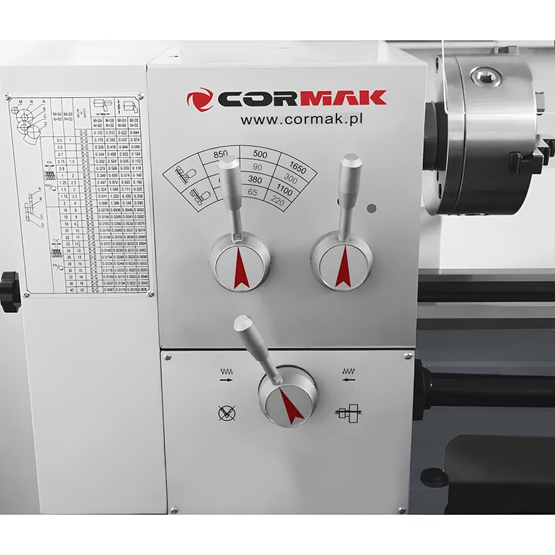 Универсален конвенционален струг CORMAK 330 x 700, 230 V, с основа + ножове + въртящ се шип