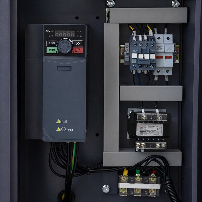 Sprężarka śrubowa CORMAK LUFT 2000 VSD+PM - 13 BAR - 2000 L/min. 15kW - 400V