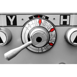Универсален конвенционален струг CORMAK 460 x 2000 + ножове + въртящ се шип